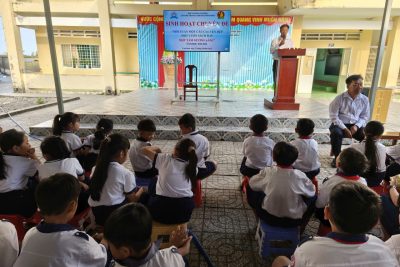 Sinh hoạt chuyên đề “Mỗi tuần một câu chuyện đẹp, một cuốn sách hay, một tấm gương sáng”