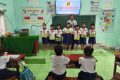 TRAO QUÀ CHO HỌC SINH CÓ HOÀN CẢNH KHÓ KHĂN
