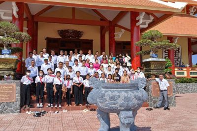 Tham quan triển lãm trưng bài hình ảnh, tài liệu về tỉnh Kiên Giang tại khu chứng tích chiến tranh Rừng Tràm Ban Biện Phú