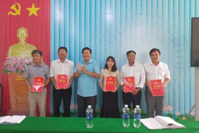 Thành lập Chi bộ trường Tiểu học và Trung học cơ sở Bình Minh trực thuộc Đảng uỷ xã Vĩnh Bình, tỉnh An Giang